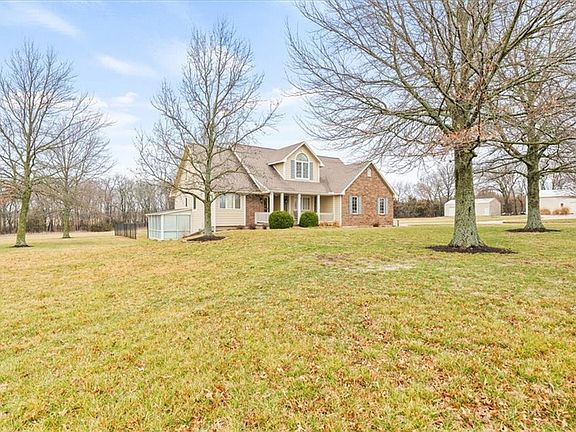 2nd image of 441 E 1700th Rd