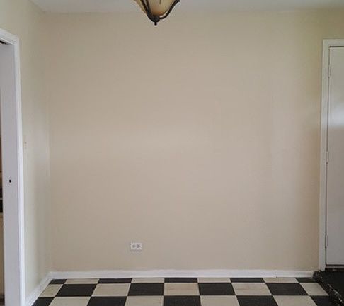 3rd image of 142 Middlebury Dr
