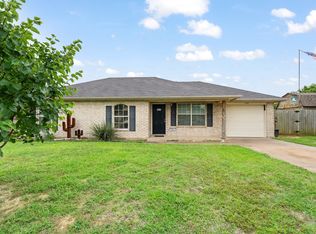 1105 Ashwood Ct, Cleburne, TX 76033