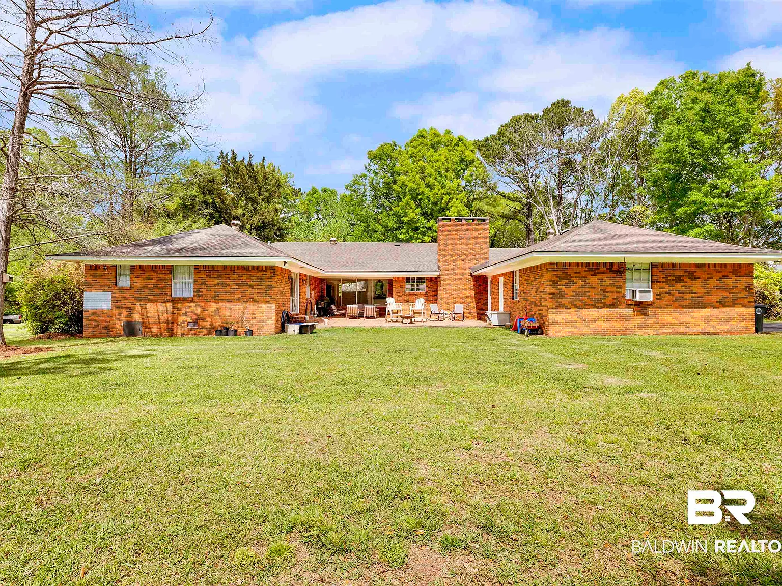 4 bed, 2.5 bath, 2731 sqft, $3,000 — Photo 1