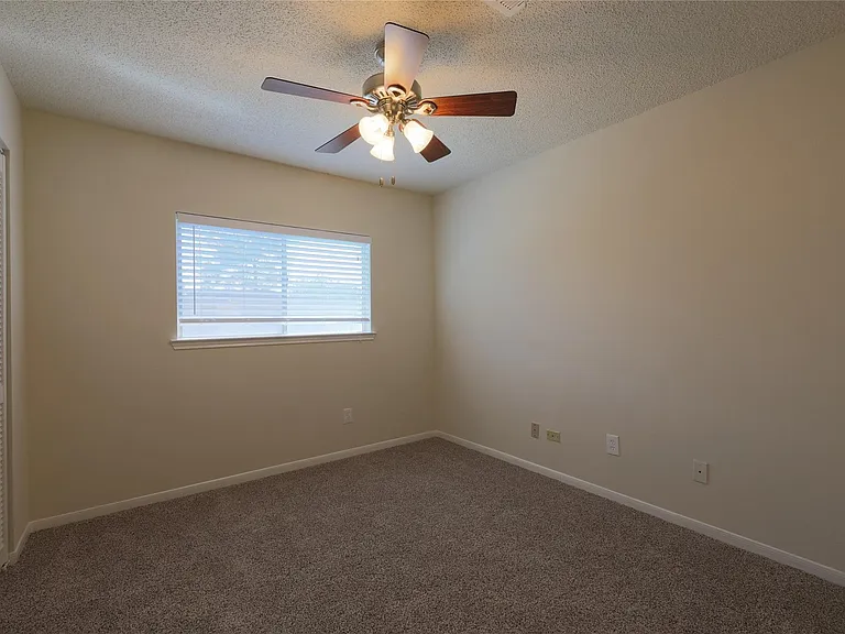 10015 Red Wolf Ln — Photo 18