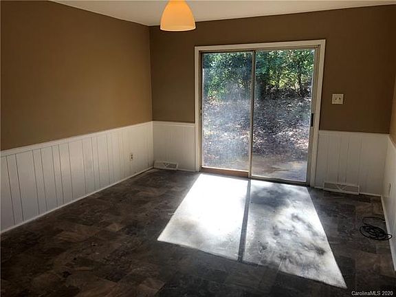 3rd image of 4914 Delivau Dr