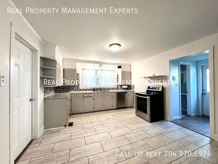 Two Bedroom, One Bath Home in Historic Mooresville! — Photo 4