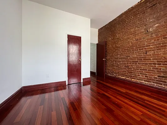 Rented by Bond New York | media 8