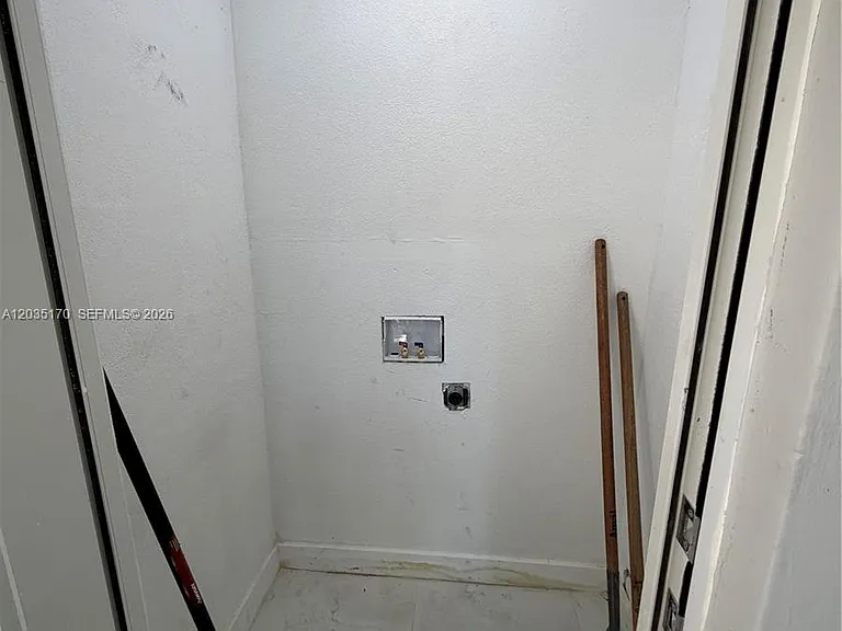 3220 Plaza St — Photo 16