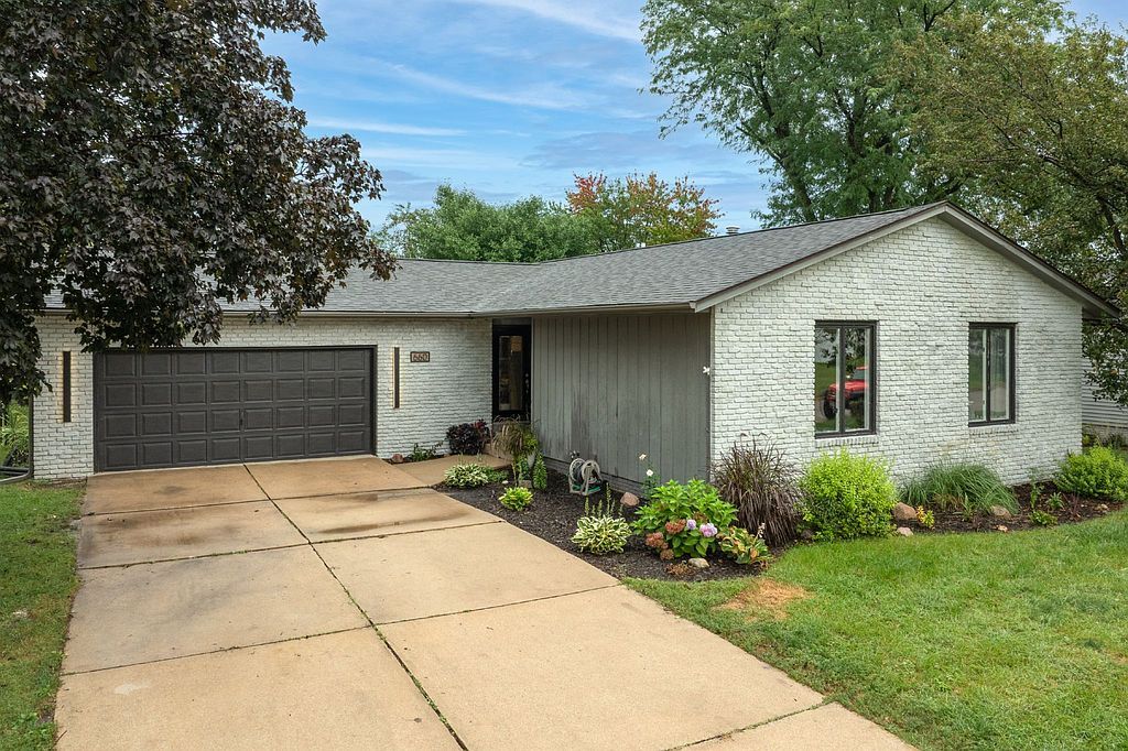 660 Greenfield St NE - Property Image