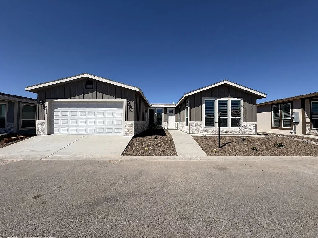 3 bed, 3.0 bath, 1824 sqft, $2,200 — Photo 1