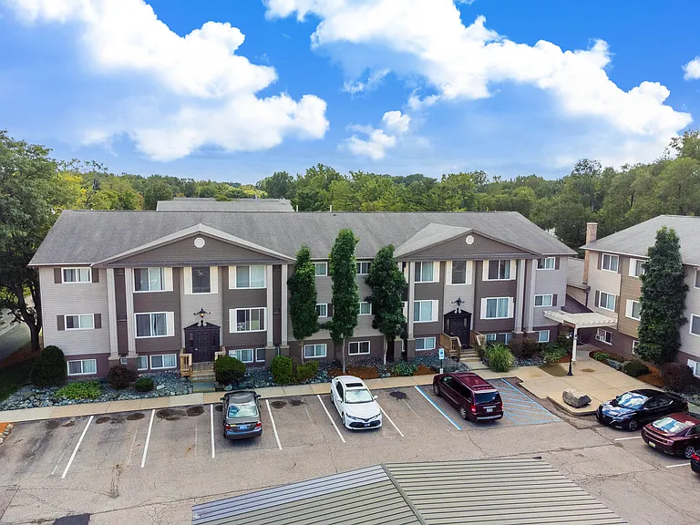 Summerhill Estates Apartments — Photo 17