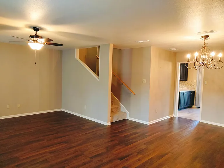 951 Sunmeadow Dr — Photo 8