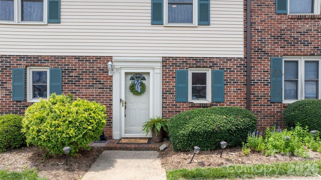 1330 5th St NE APT 22, Hickory, NC, Hickory