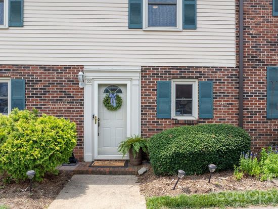 1330 5th St NE APT 22, Hickory, NC 28601