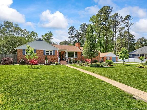 3rd image of 121 Brook Ln