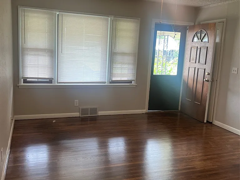 7330 E Newton St — Photo 2