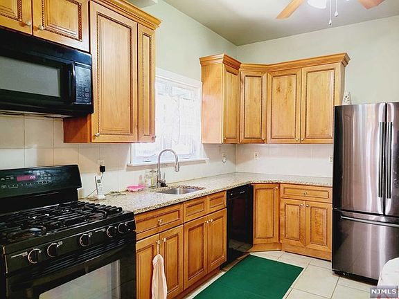 5th image of 225 Warren Ave APT 1