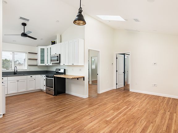4th image of 452 W Los Angeles Dr #1