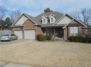 4588 Pecan St, Springdale, AR 72762