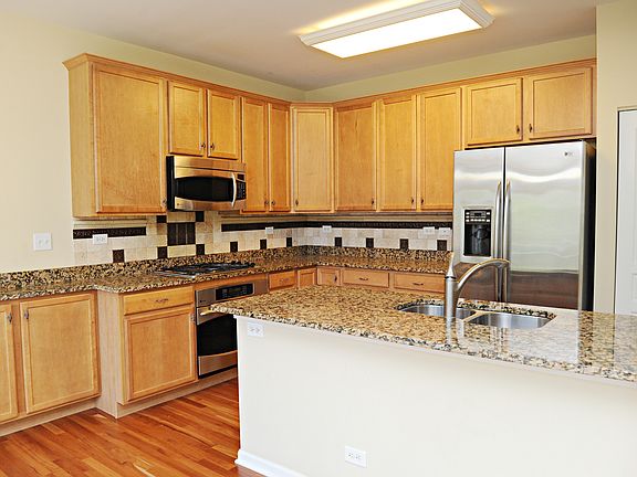 4th image of 940 Tuscany Dr