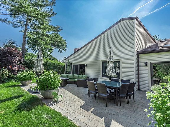 3rd image of 208 Gosling Hill Dr