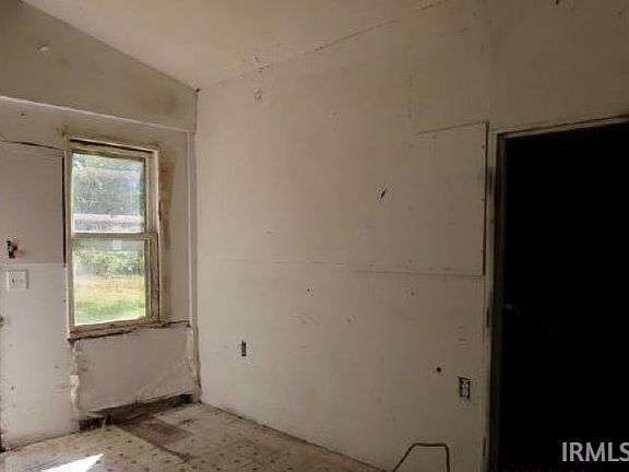 4th image of 25106 Medford St