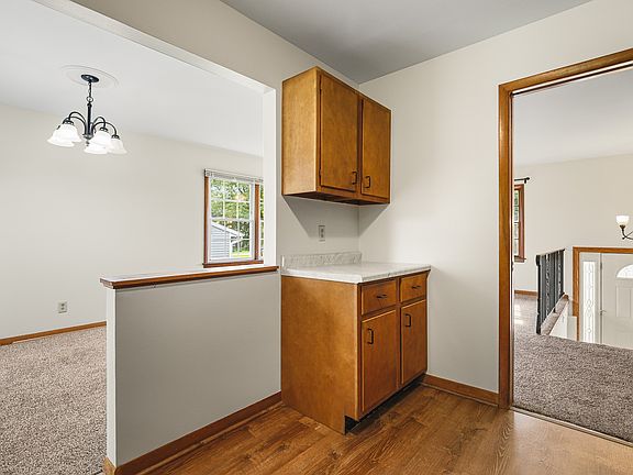 2nd image of 404 Woodrow St #404