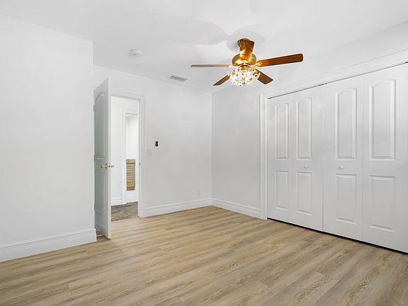 4th image of 3924 Versailles Dr