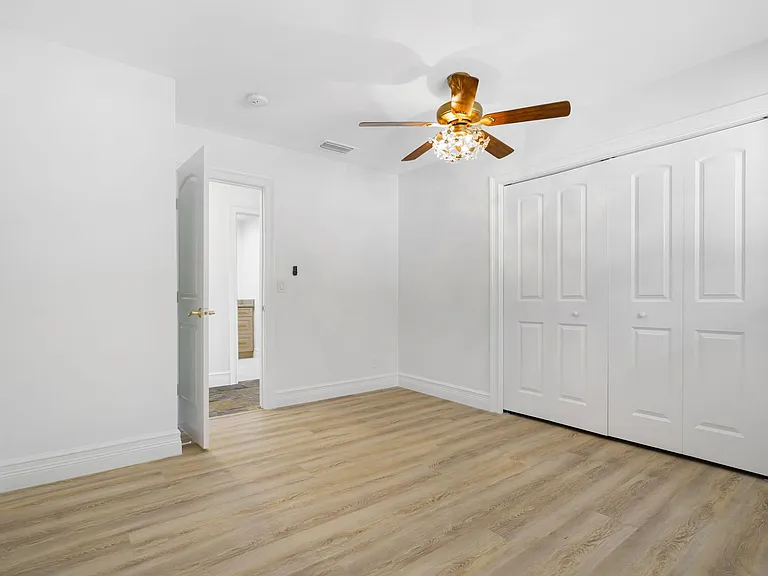 3924 Versailles Dr — Photo 4