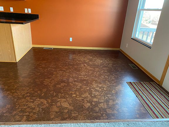 Dining room - cork flooring