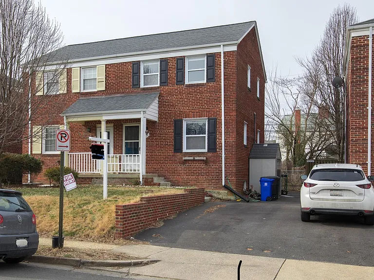 212 S Courthouse Rd — Photo 22