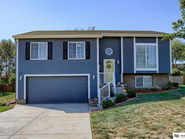 2907 Parkside Dr, Bellevue, NE 68123