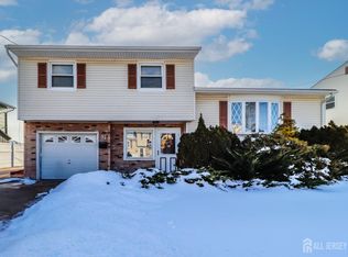 37 Patrick St, Carteret, NJ 07008