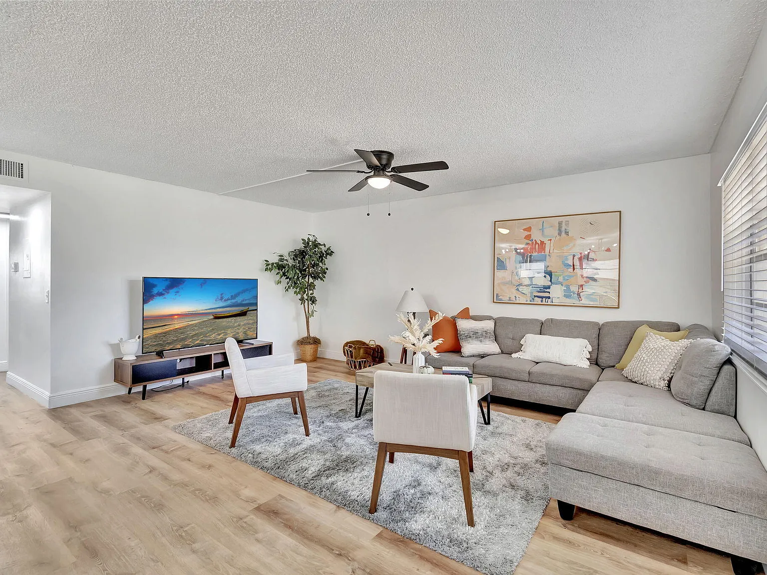 2 bed, 2.0 bath, 902 sqft, $1,700 — Photo 4