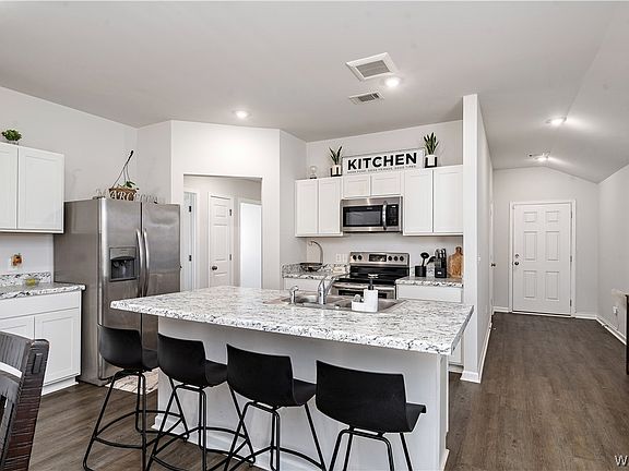 2nd image of 5621 Barretts Trace Ln