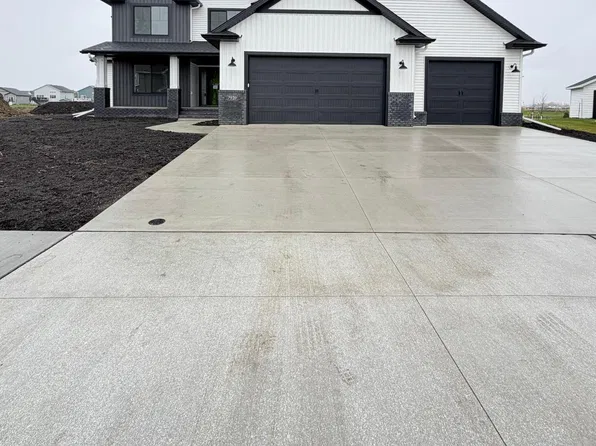 7939 59th St S, Horace, ND 58047
