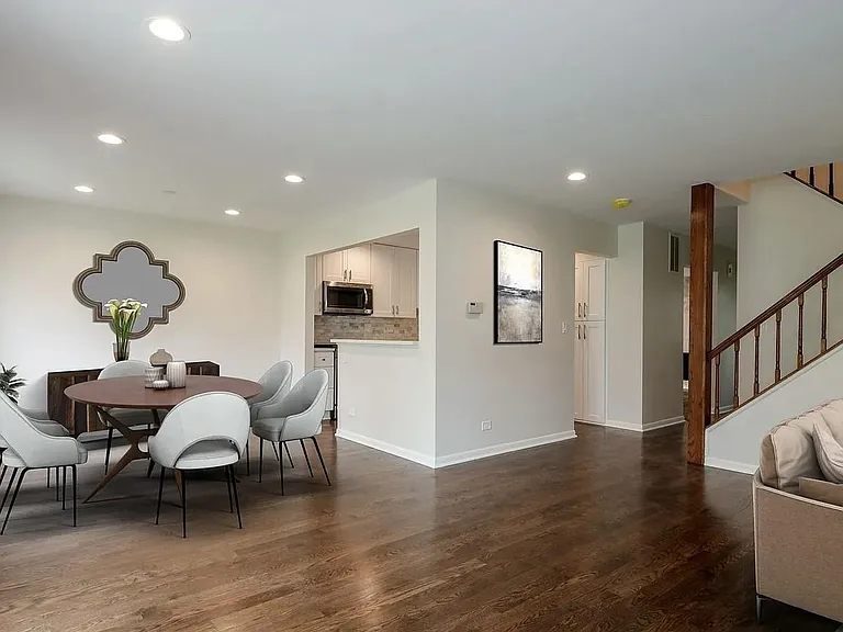 886 Swallow St — Photo 2