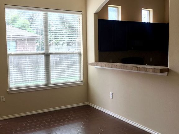 3rd image of 1035 Brown Rock Dr