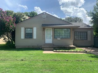 300 Russell Dr, Midwest City, OK 73110