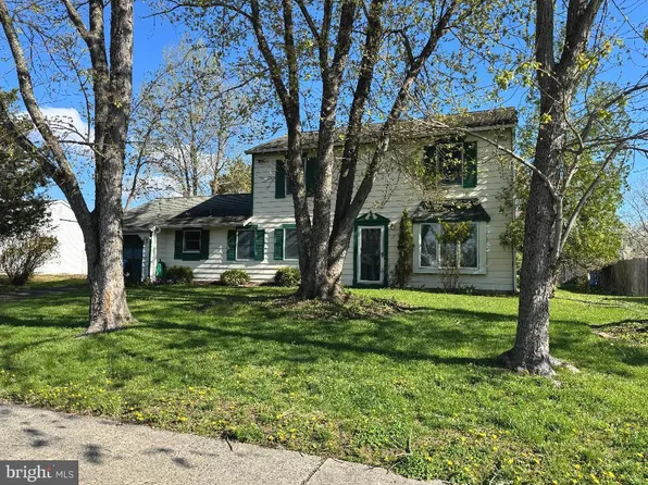 17 Grayburn Dr, Marlton, NJ 08053