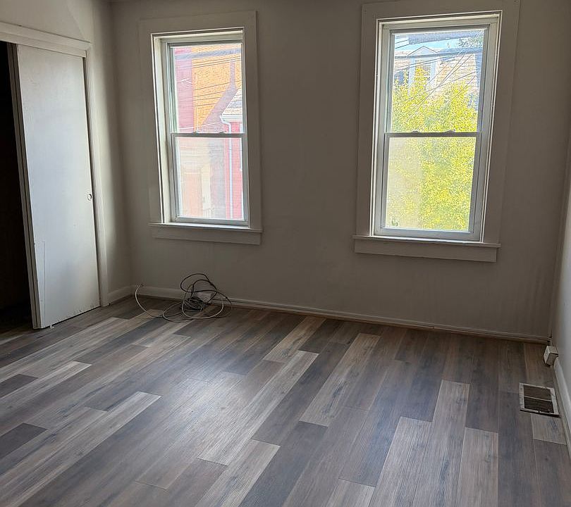 2nd image of 30 Coral St
