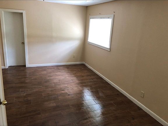 4th image of 2528 N Beaumont Ave