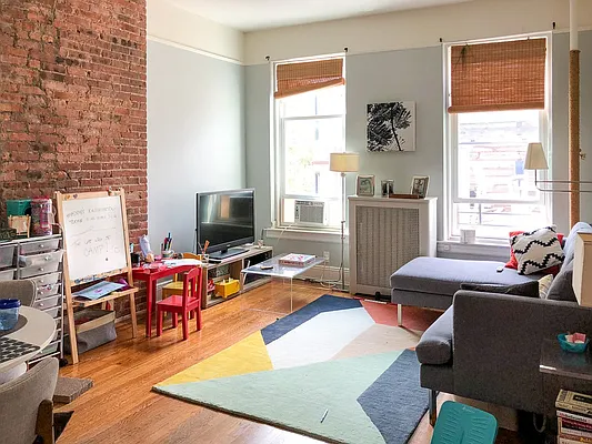 Rented by Brownstone Property Group | media 4