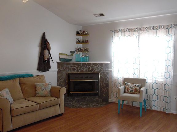 4th image of 120 Green Tree Ln