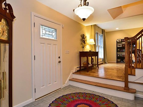 2nd image of 21 Pinegrove Dr