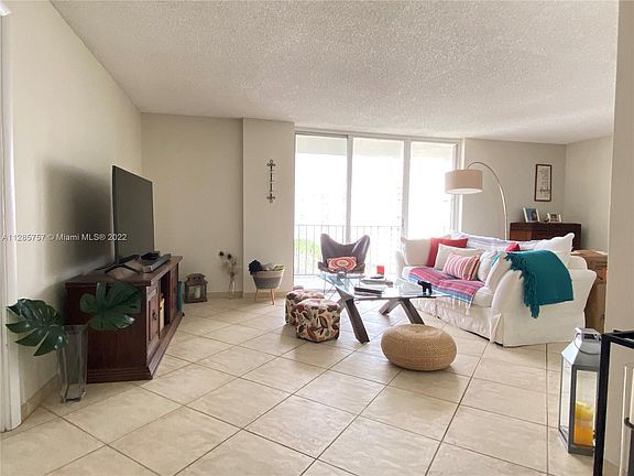 3rd image of 18181 NE 31st Ct APT 1110