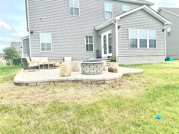 2nd image of 284 Oak Hill Ln
