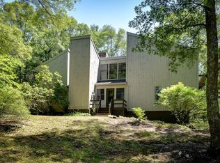 27 Curve St, Sherborn, MA 01770
