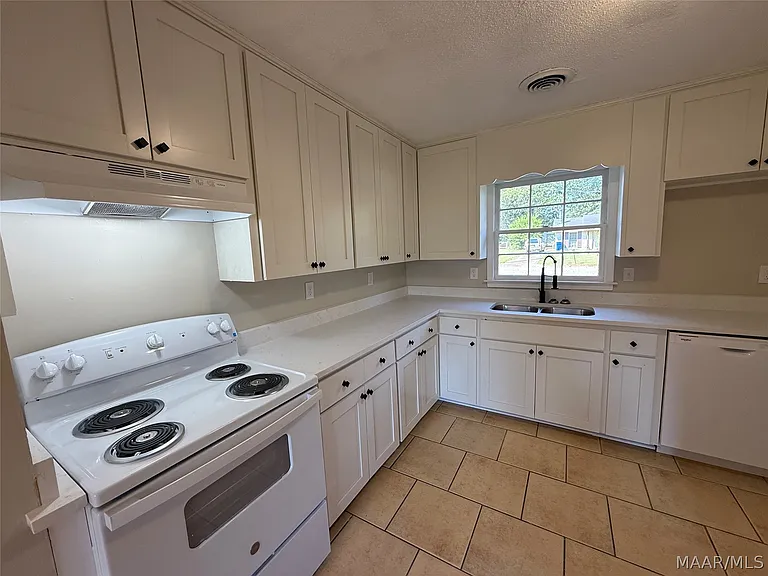 113 Lori St — Photo 6