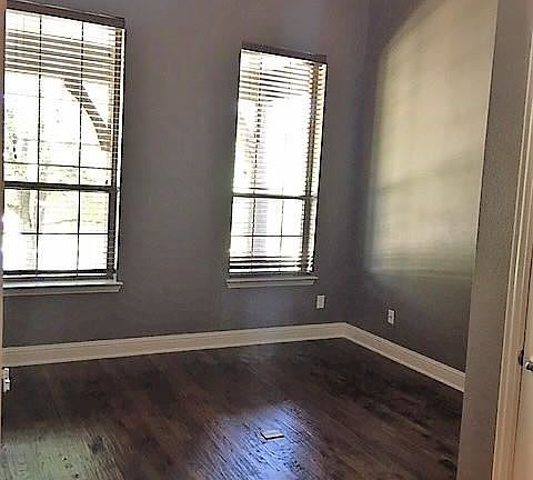 5th image of 3127 Bainbridge Ln