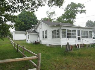 29 Riverside Dr, Wareham, MA 02571