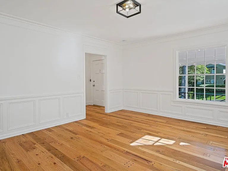 10527 Le Conte Ave — Photo 11