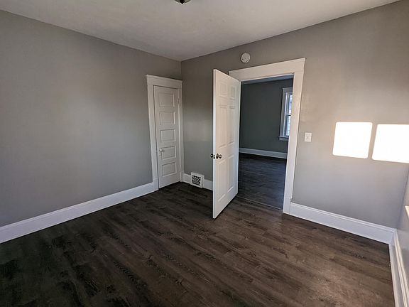 4th image of 4415 Pearse Ave #2